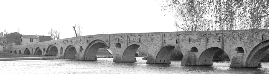 Le Pont-Vieux, à Béziers Le Pont-Vieux, à Béziers