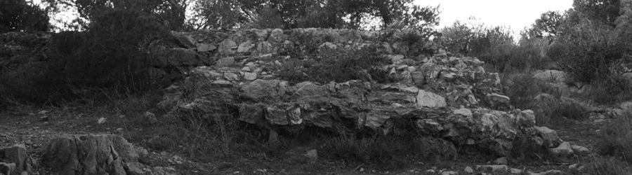 Les vestiges du Castrum de Salses, au nord-est de la forteresse. Les vestiges du Castrum de Salses, au nord-est de la forteresse.
